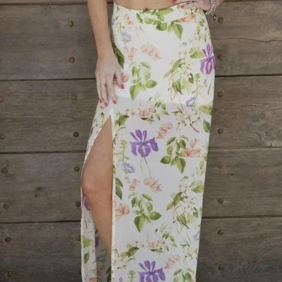 Show me your Mumu Floral Maxi Skirt - Picture 3 of 7